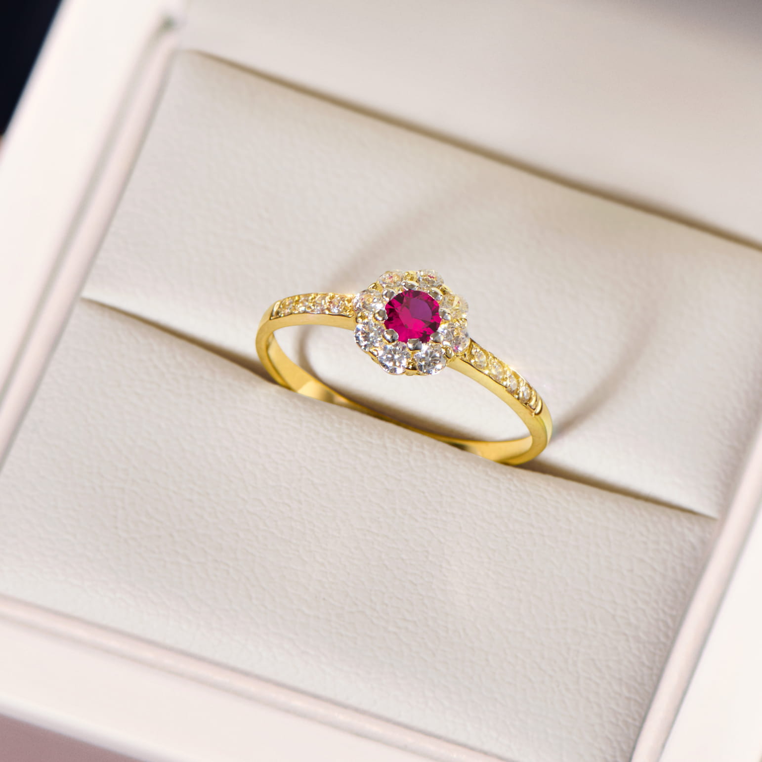 Inel Aur 8K Floare cu Rubin 2.1260ct