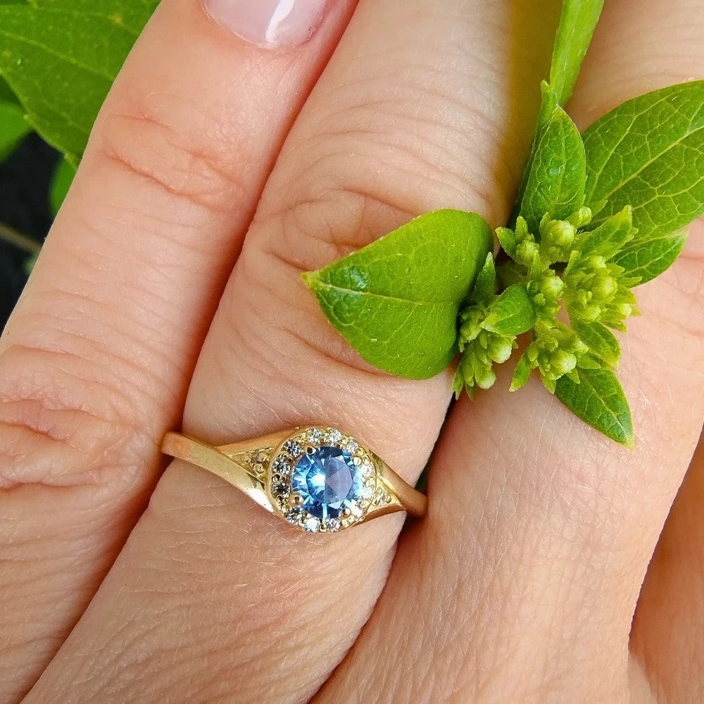 Inel de Logodnă Aur 8K cu Zirconiu Albastru - Eleganță Eternă