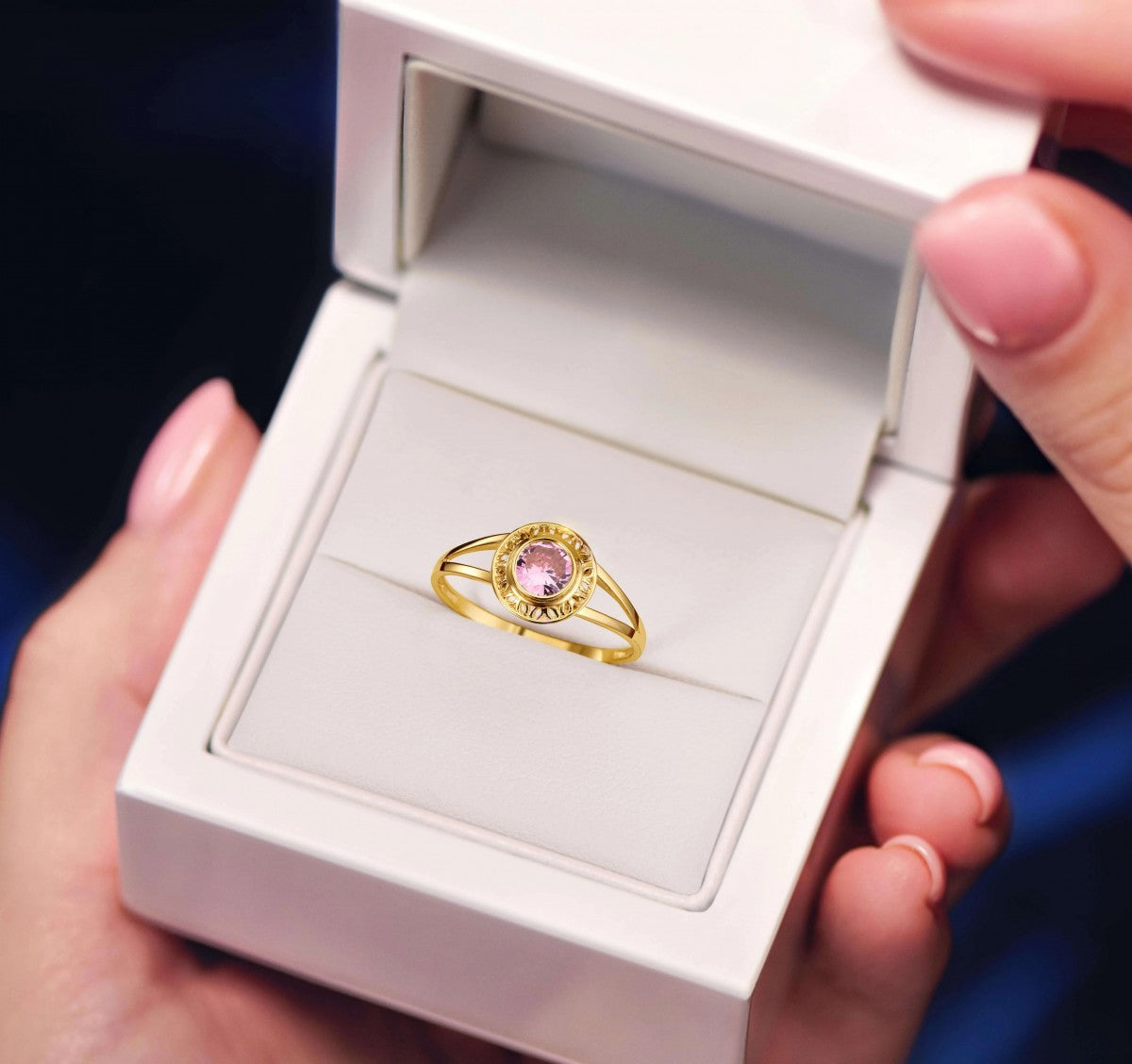 Inel Auriu Ajourat, Aur 8K, Piatră Roz, Design Elegant