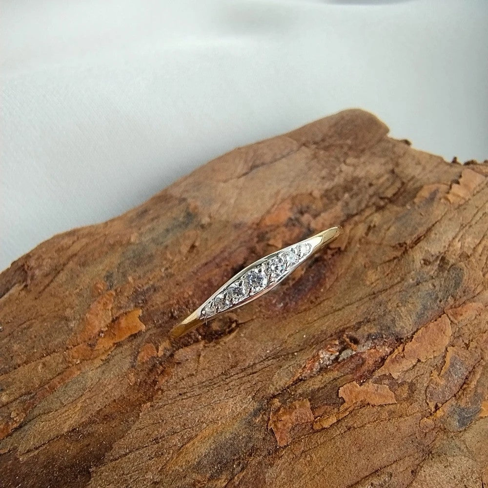 Inel Subțire Aur 8K cu Zirconiu Alb - Eleganță Delicată