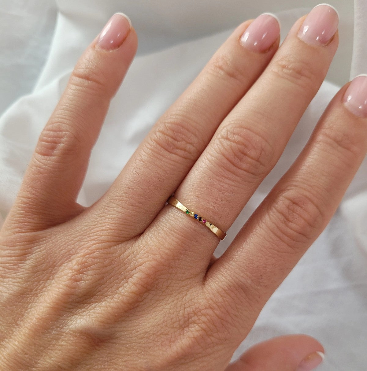 Inel Aur 8K cu Zirconii Colorate - Design Elegant