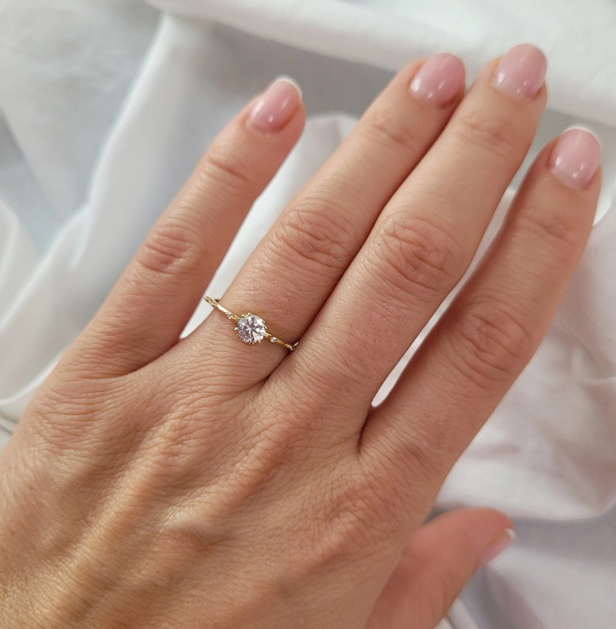 Inel Delicat Aur 8K cu Pietre Albe - Eleganță Subtilă