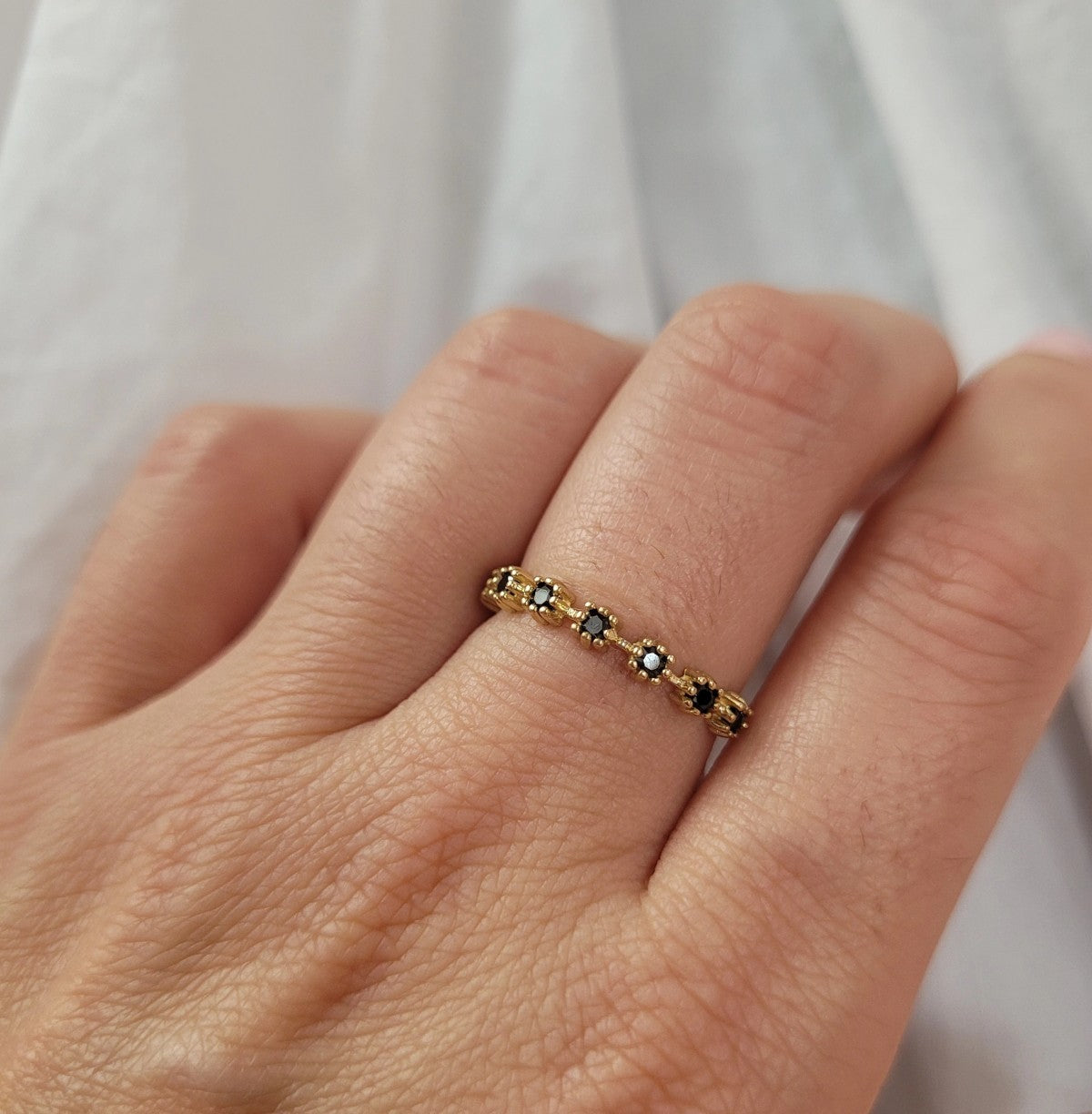Inel Delicat Aur 8K cu Pietre Negre - Eleganță Subtilă