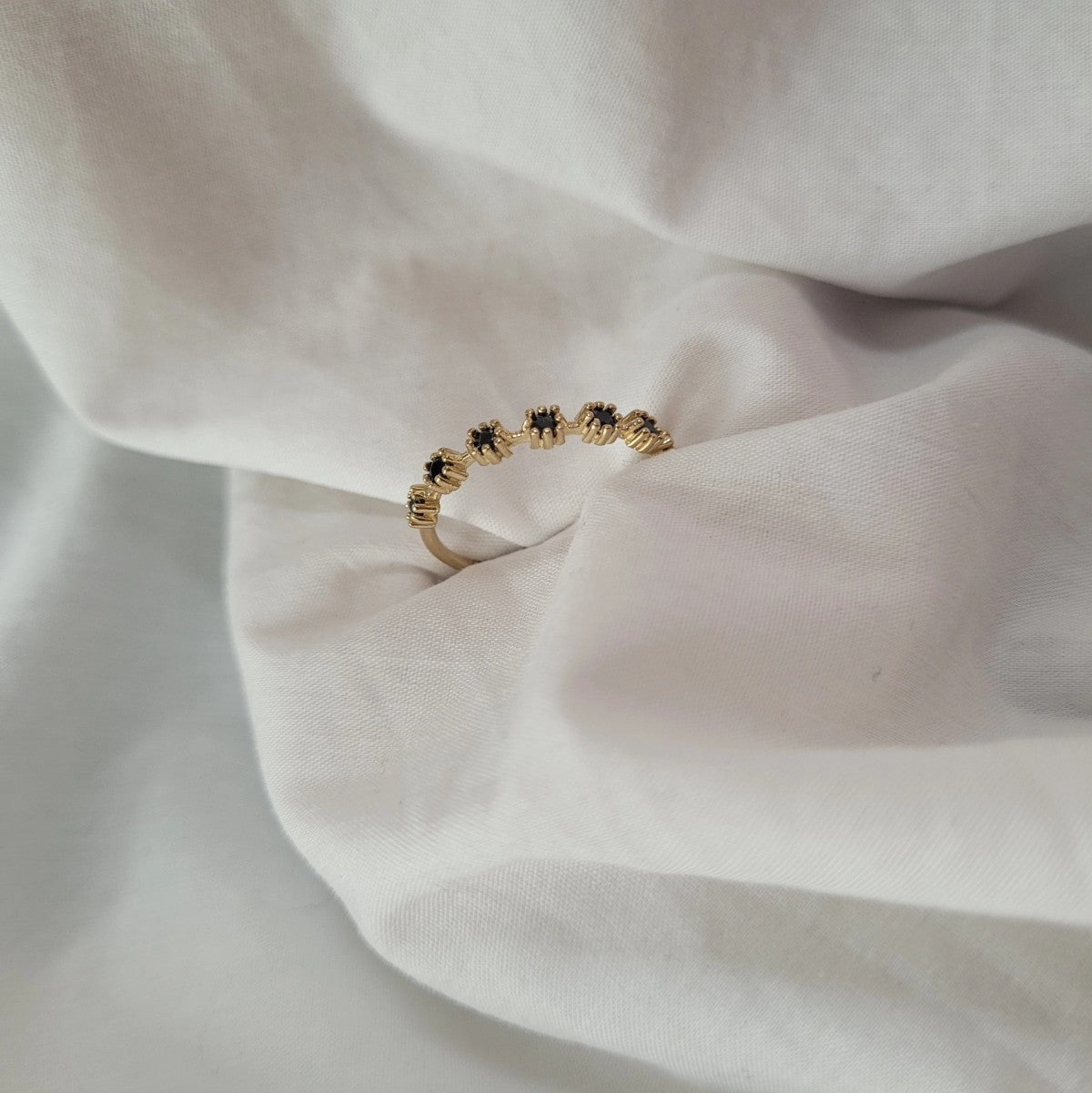 Inel Delicat Aur 8K cu Pietre Negre - Eleganță Subtilă