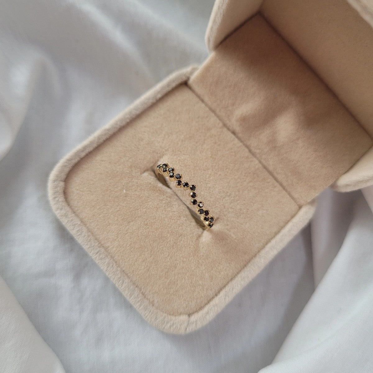 Inel Aur 8K cu Zirconii Negre - Eleganță Definită