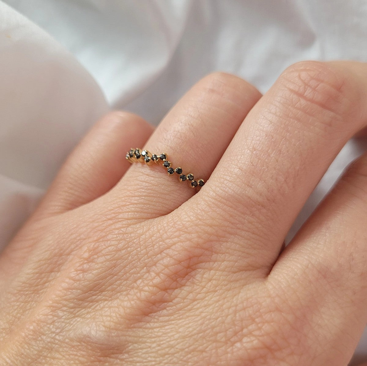 Inel Aur 8K cu Zirconii Negre - Eleganță Definită