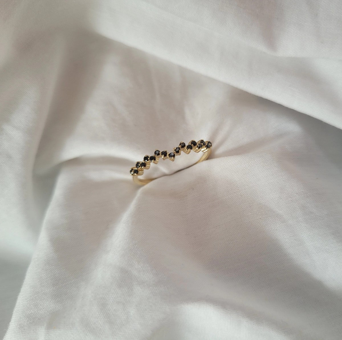 Inel Aur 8K cu Zirconii Negre - Eleganță Definită