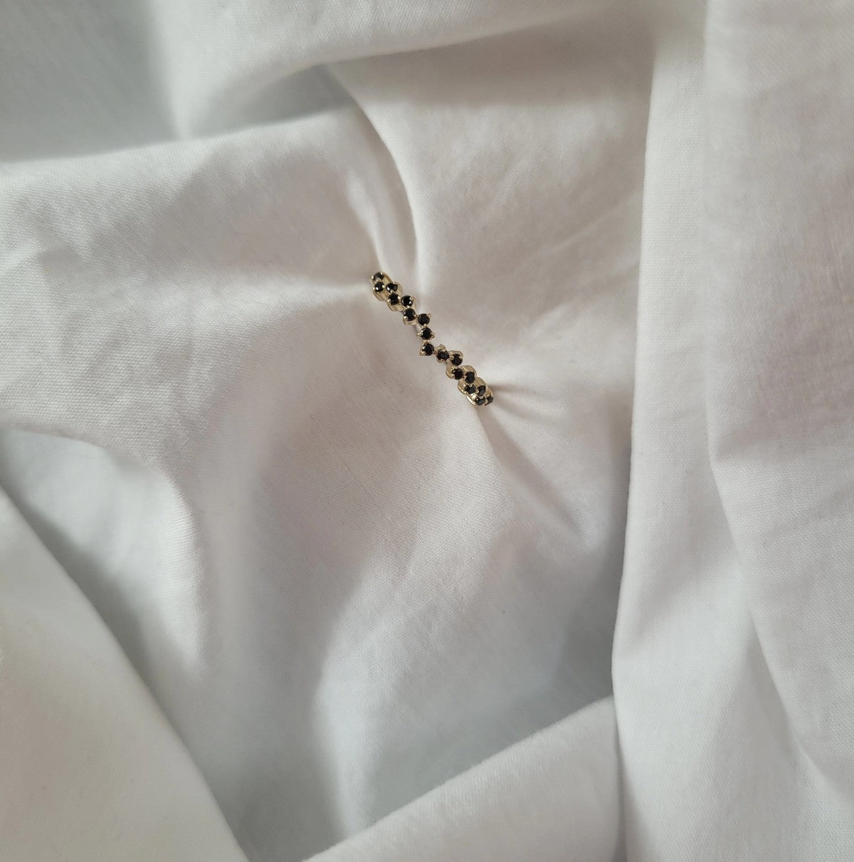 Inel Aur 8K cu Zirconii Negre - Eleganță Definită