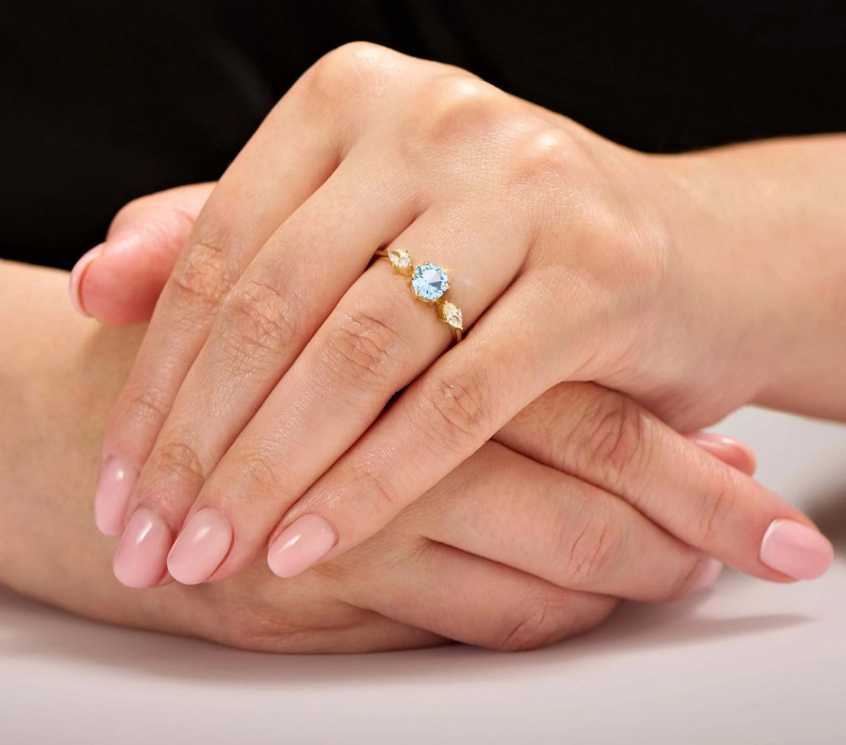 Inel Aur 8K cu Piatră Albastră Strălucitoare