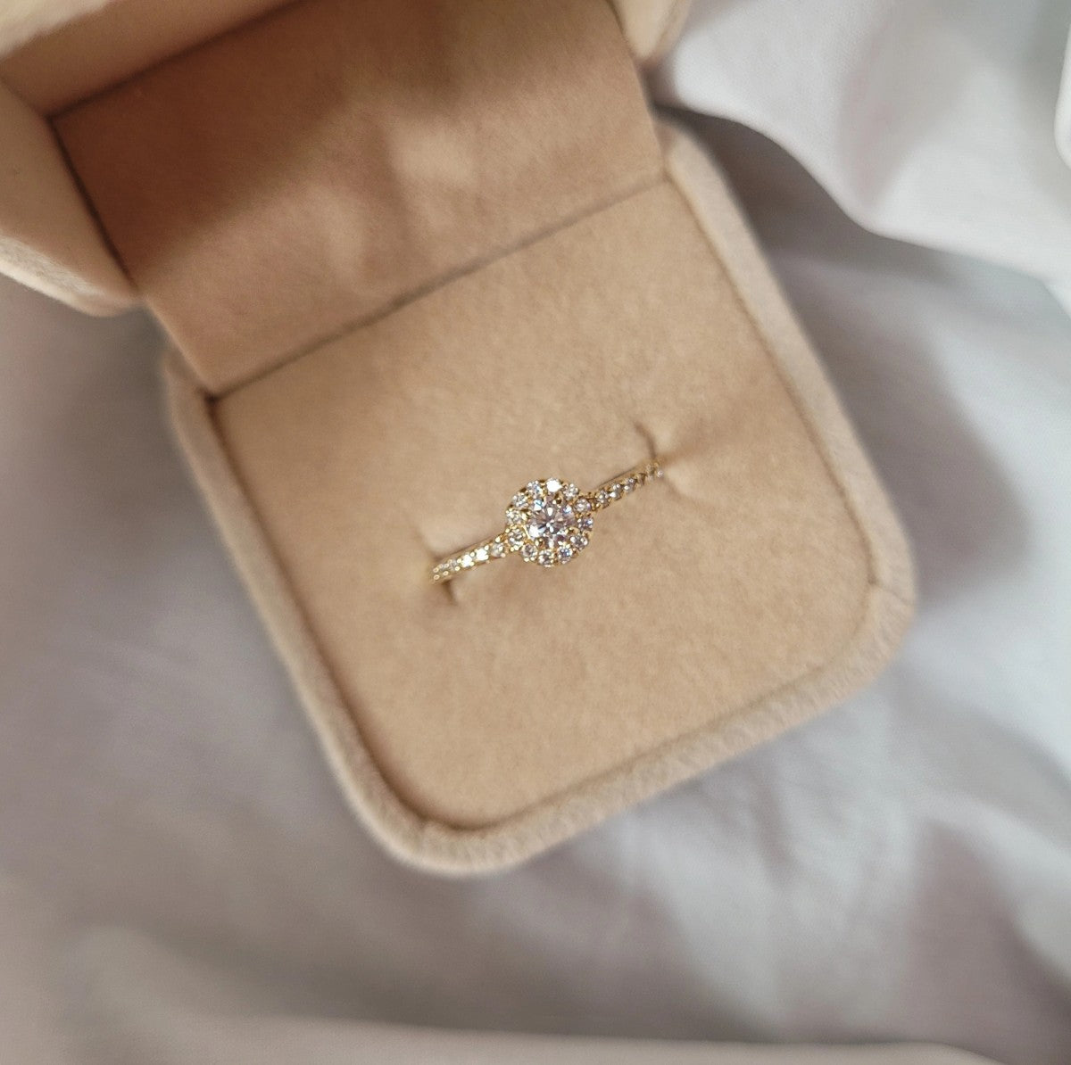 Inel de Logodnă Aur 8K cu Zirconiu Alb - Eleganță Eternă