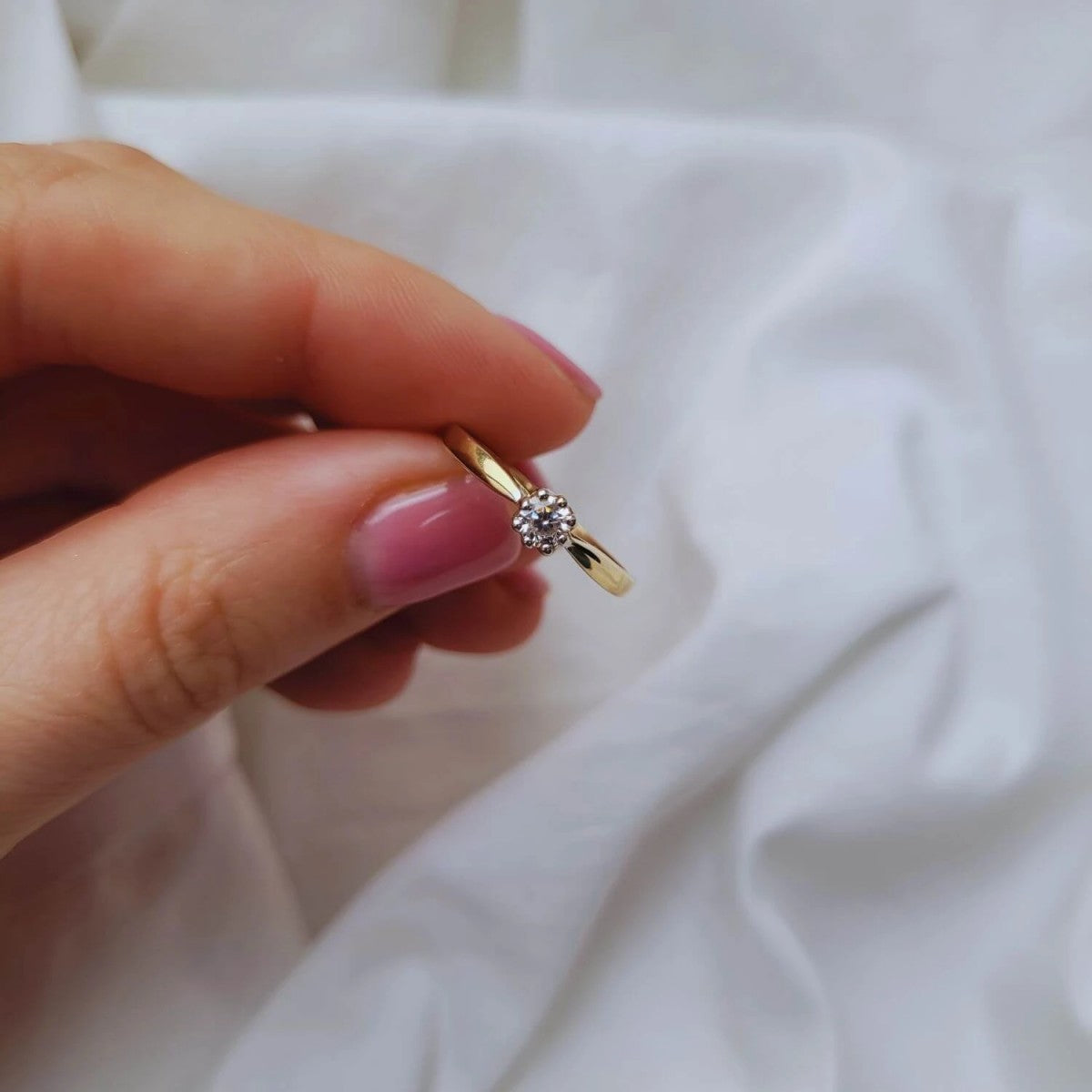 Inel de Logodnă Aur 8K cu Zirconiu - Eleganță Eternă