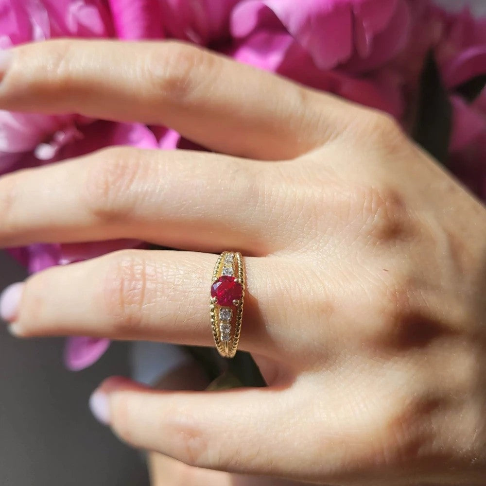 Inel Aur 8K Cu Piatră Rubinie și Zirconiu