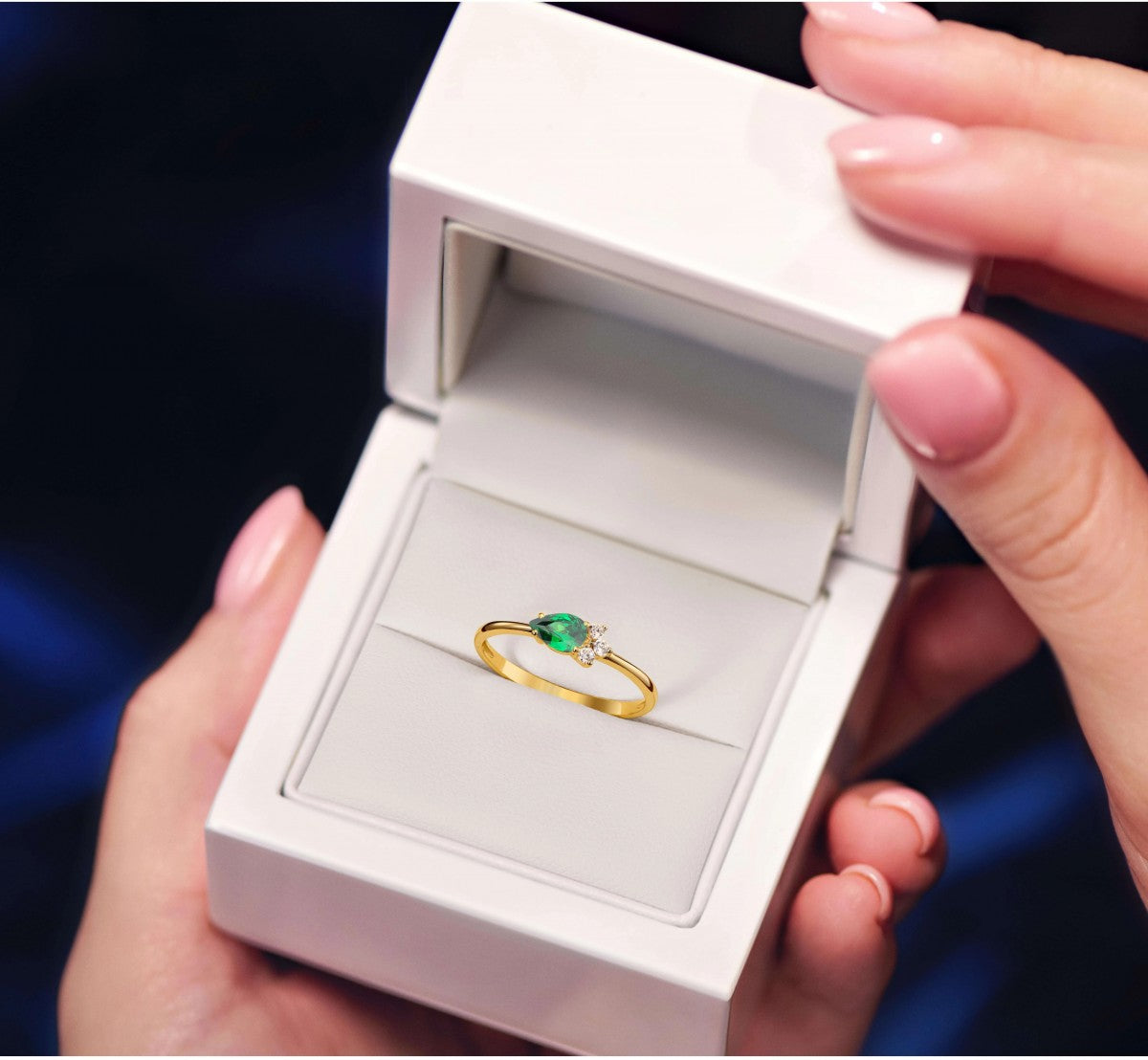 Inel Aur 8K Cu Piatră Verde