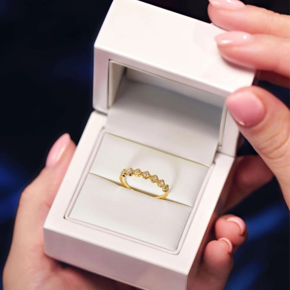 Inel Aur 8K cu Zirconii Albe - Eleganță Subtilă