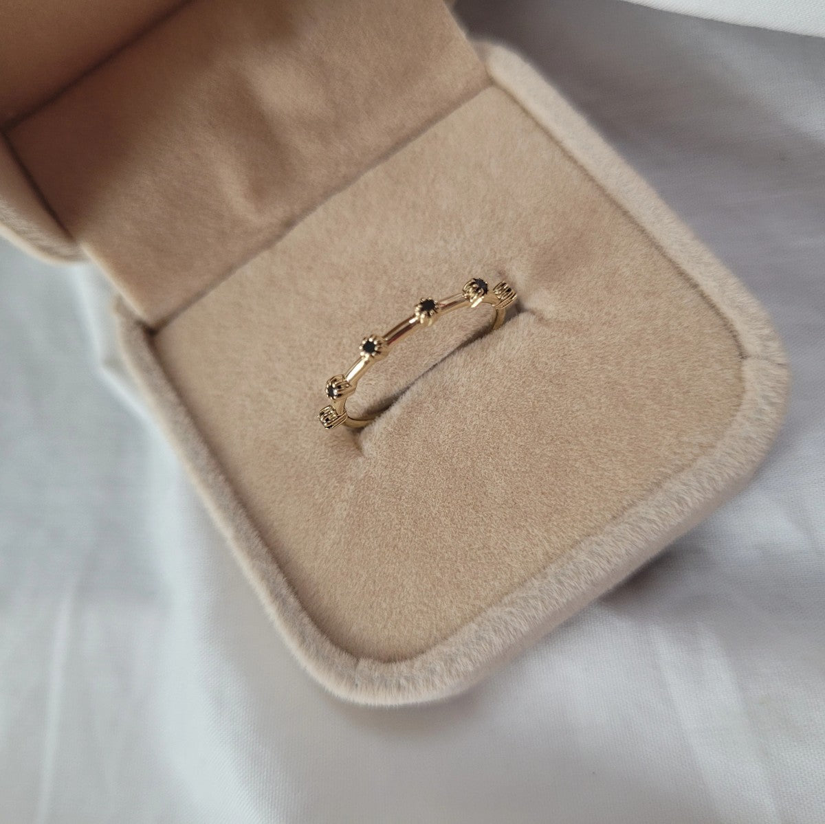 Inel Aur 8K cu Pietre Negre