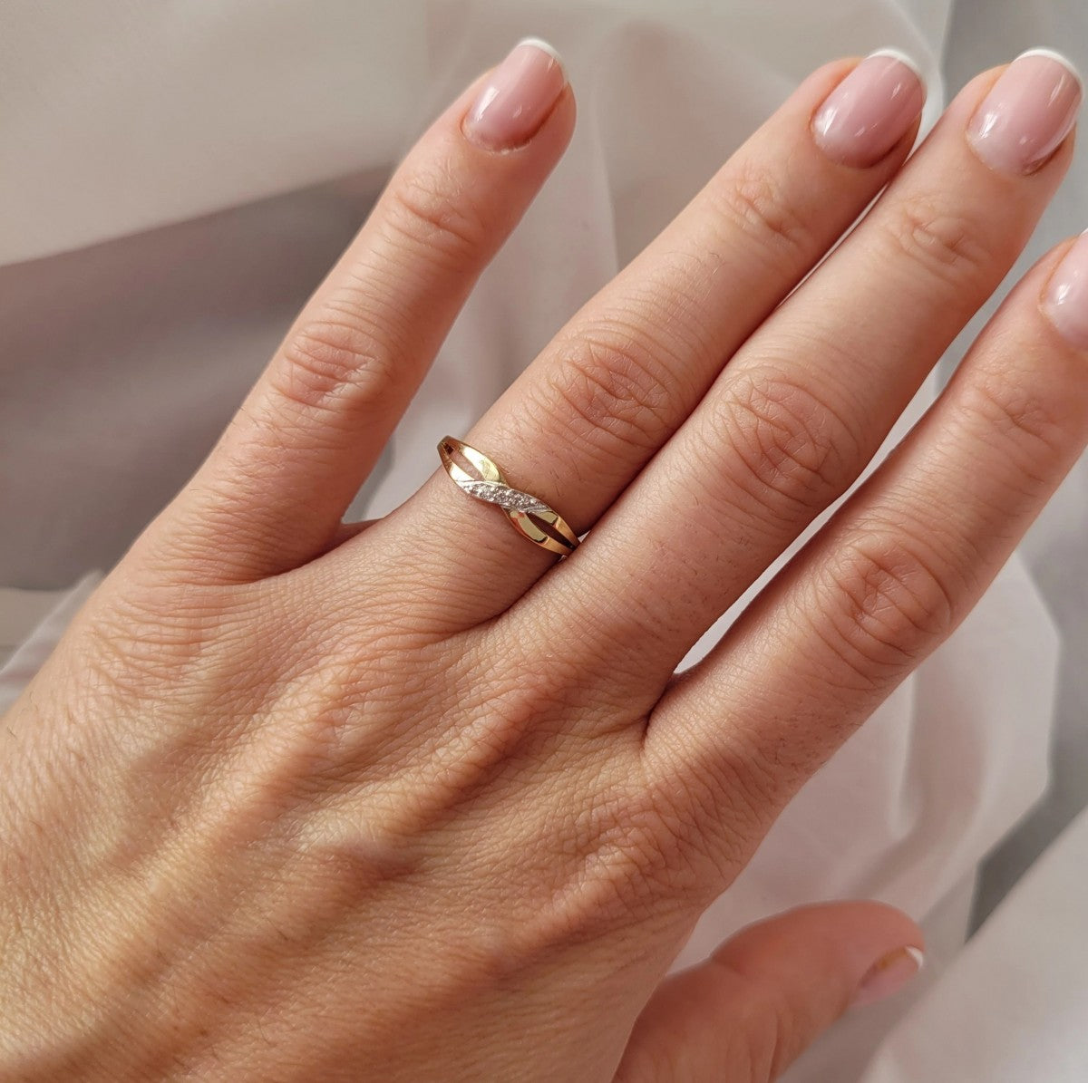 Inel Aur 8K Cu Pietre Împletite