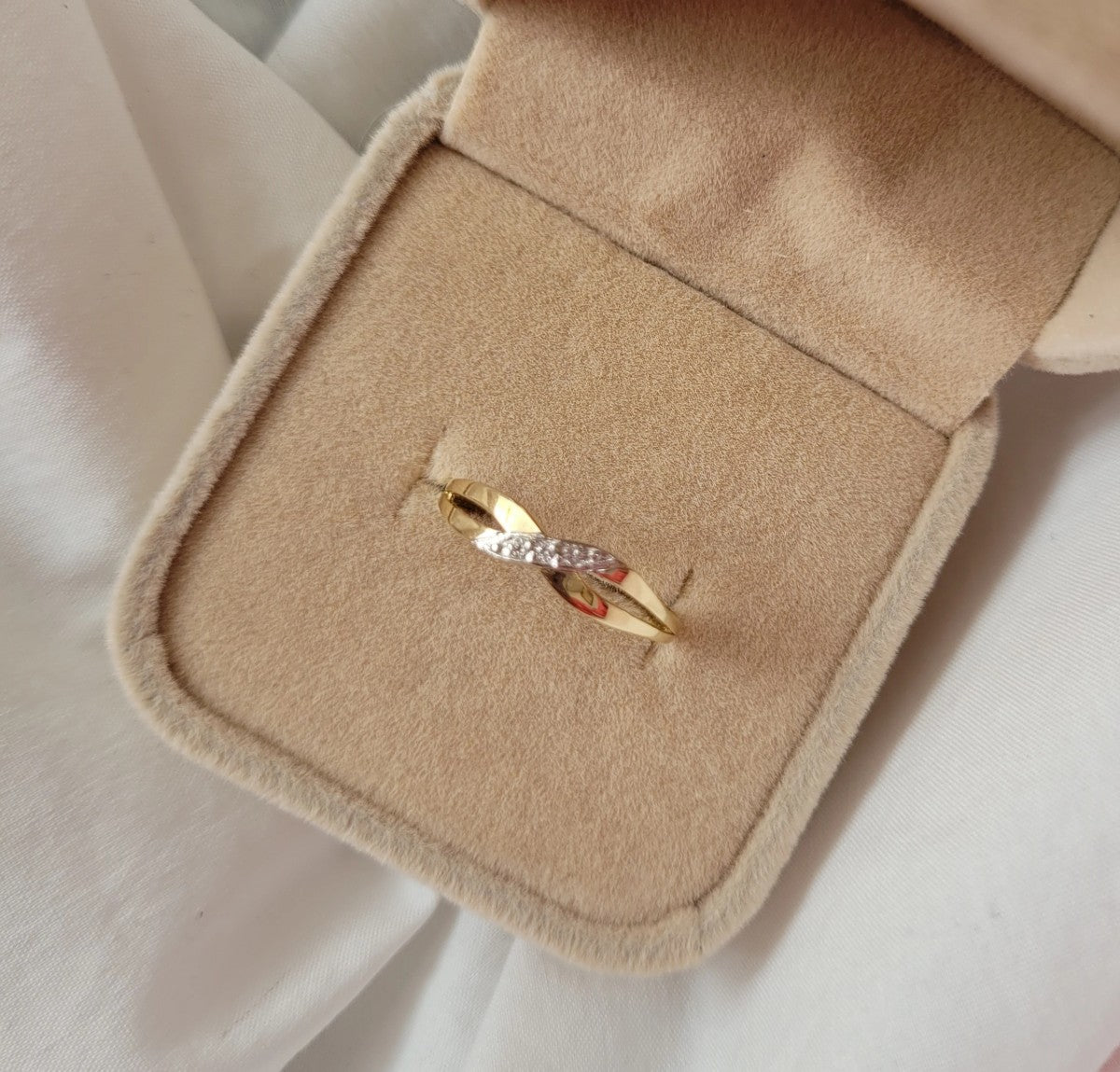 Inel Aur 8K Cu Pietre Împletite