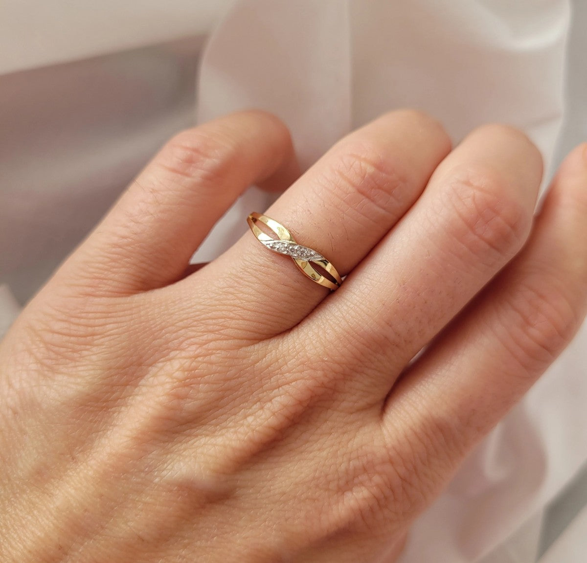 Inel Aur 8K Cu Pietre Împletite