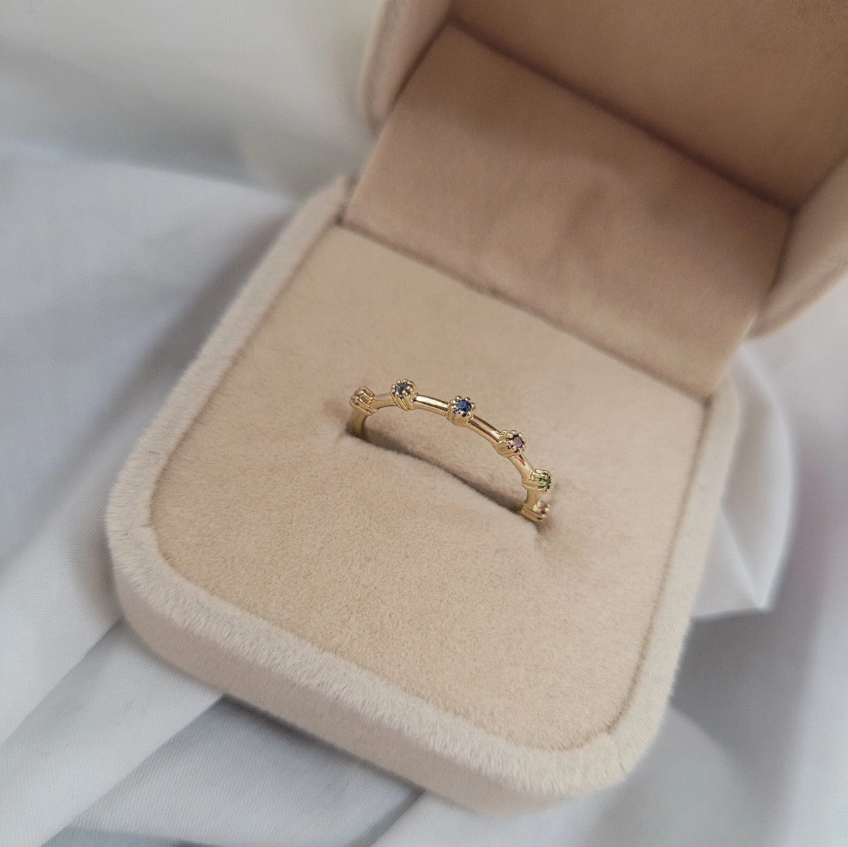 Inel Aur 8K cu Pietre Colorate - Eleganță Vibranta