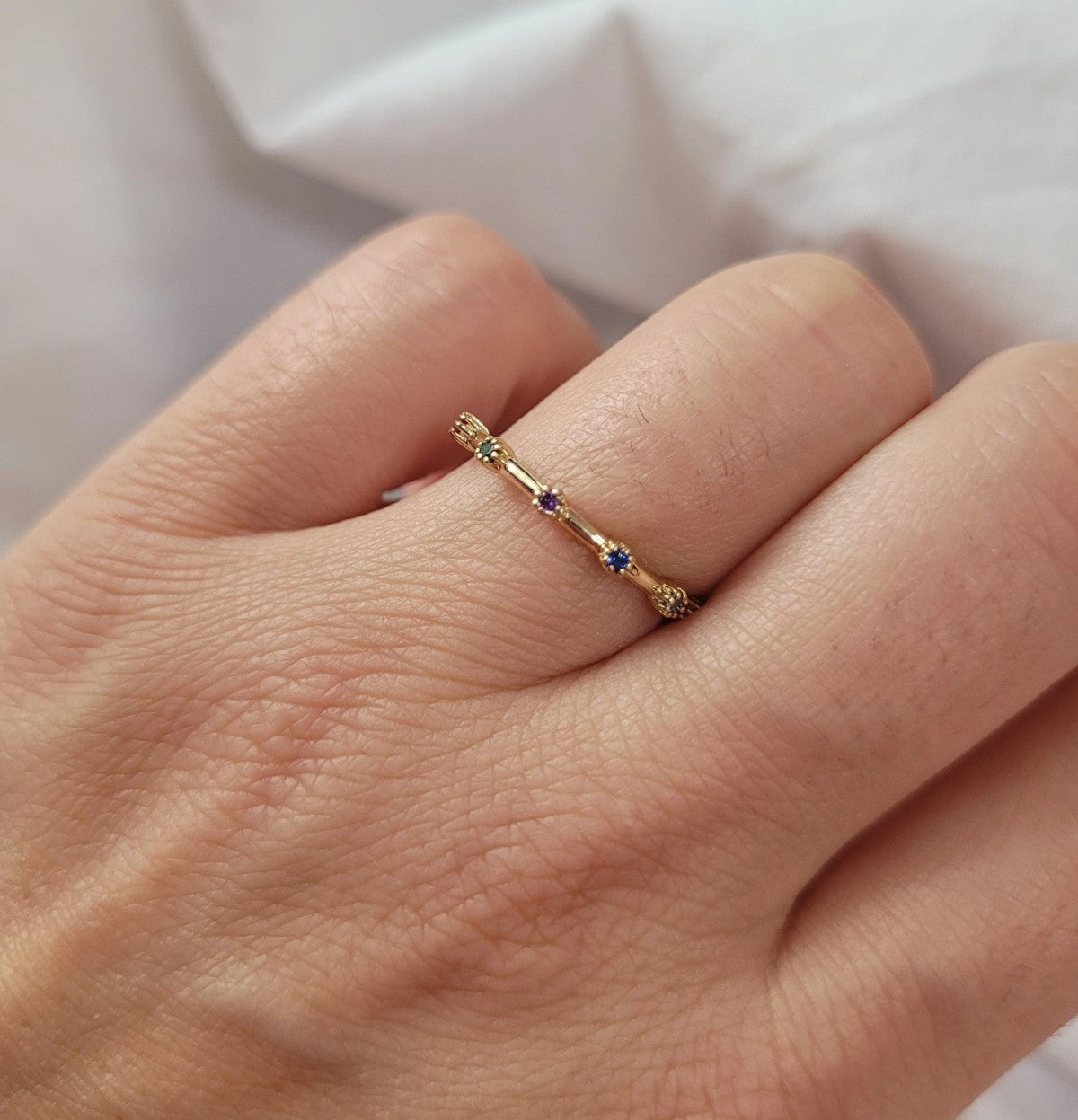 Inel Aur 8K cu Pietre Colorate - Eleganță Vibranta