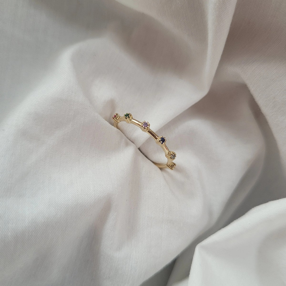 Inel Aur 8K cu Pietre Colorate - Eleganță Vibranta