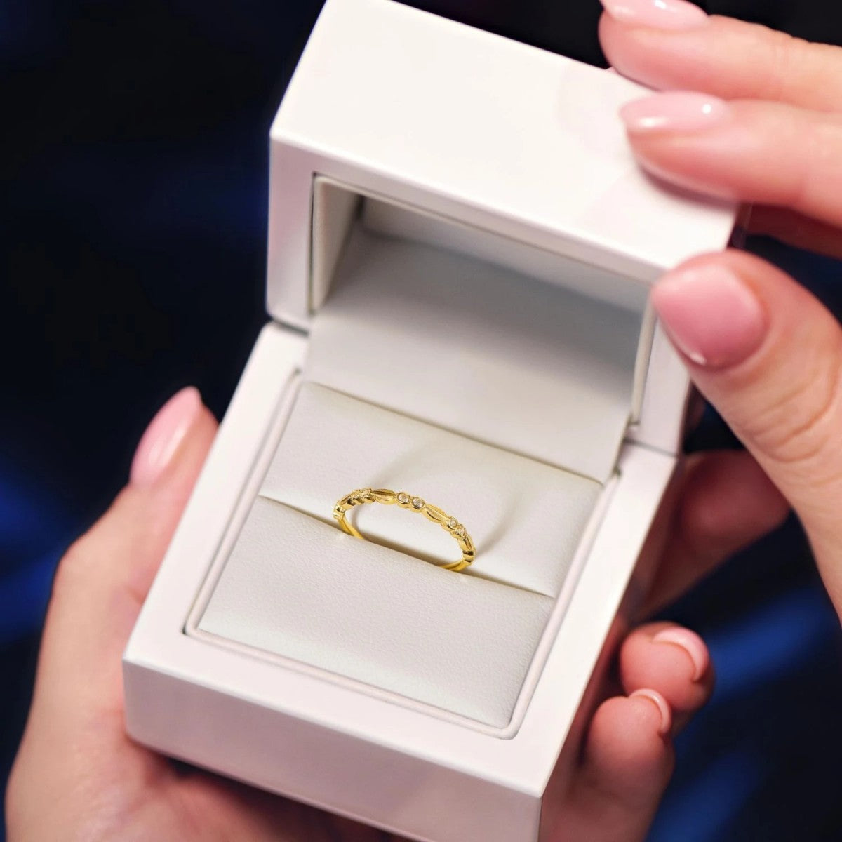 Inel Aur 8K Cu Zirconii Albe