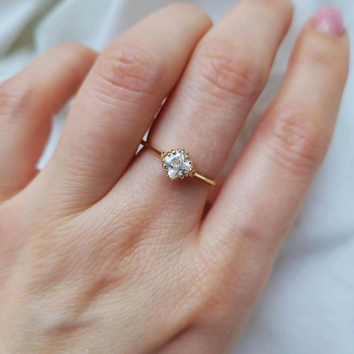 Inel Aur 8K Cu Piatră Albă