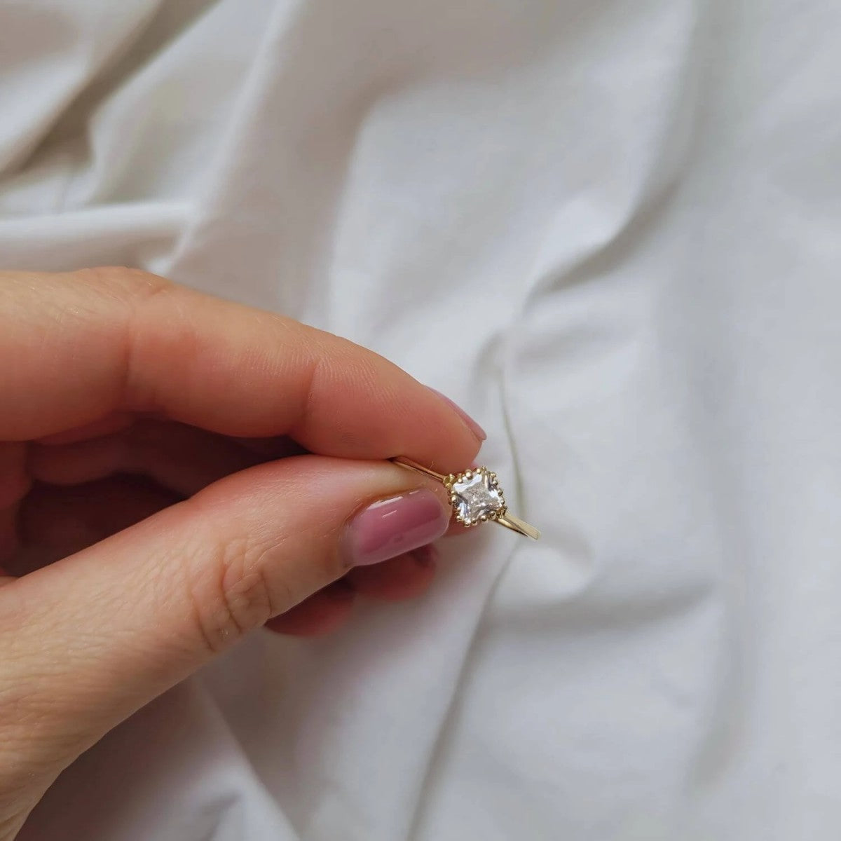 Inel Aur 8K Cu Piatră Albă