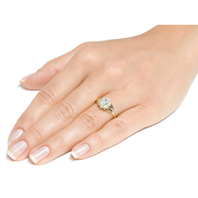 Inel Elegant Aur 8K cu Zirconiu Marquise - Bijuterie Rafinată