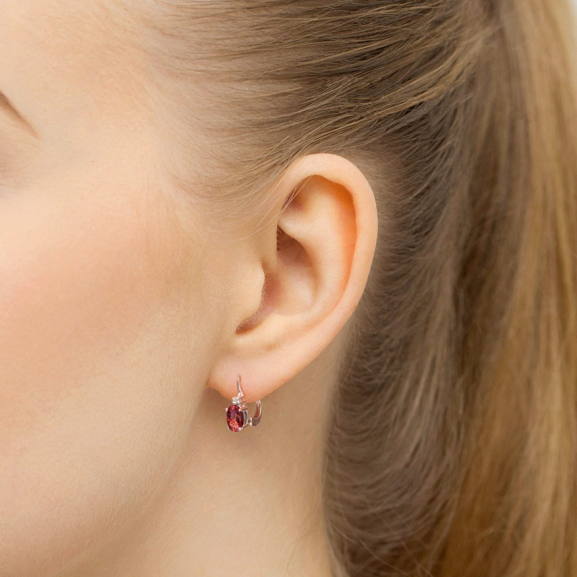 Cercei Aur 14K cu Garnet 1.00 ct si Diamante 0.029 ct