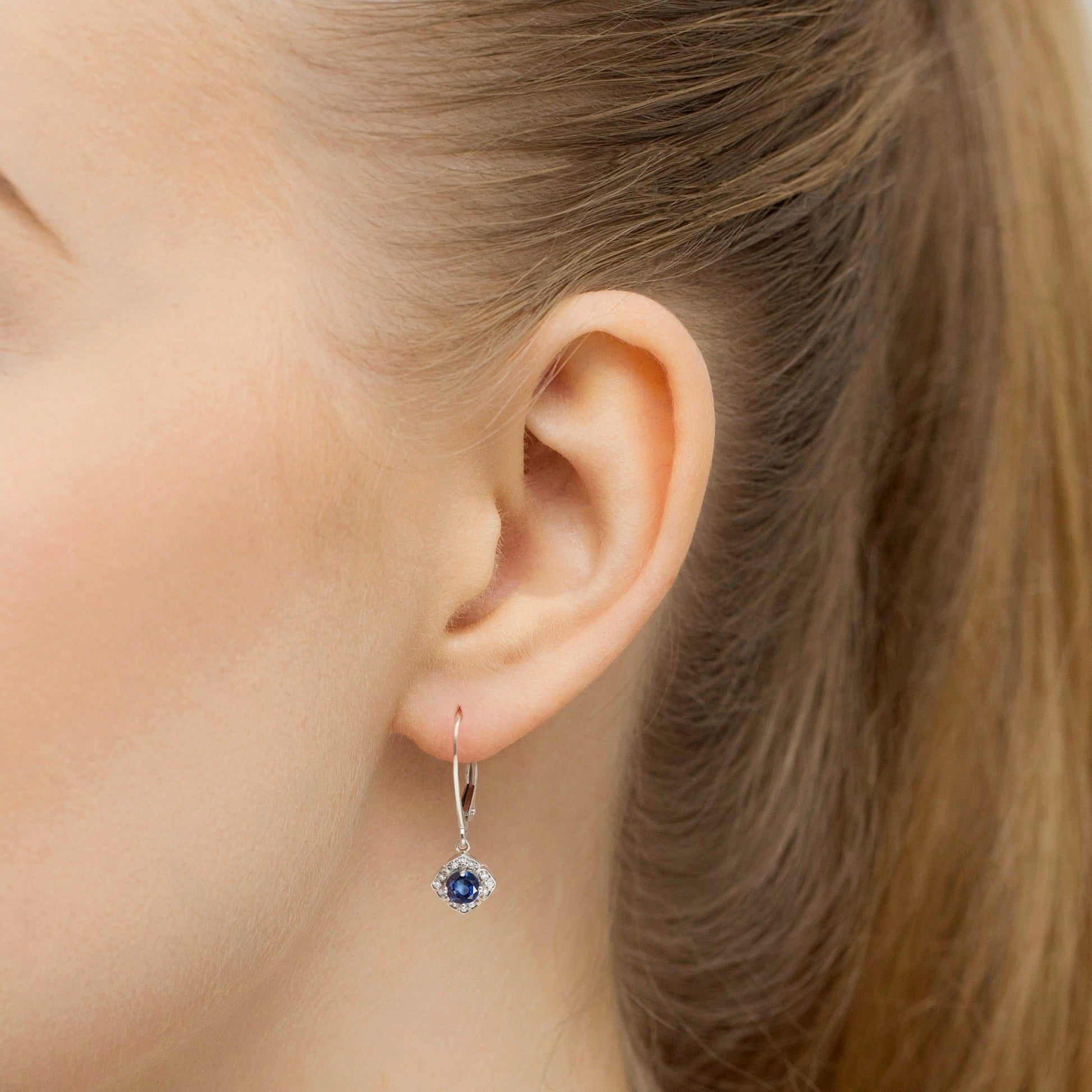 Cercei Aur 14k cu Safir 1.00 ct si Diamante Naturale 0.06 ct - Alb