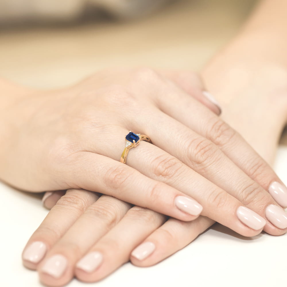 Inel Aur 9K cu Safir 0.60 ct si Diamante Naturale 0.03 ct