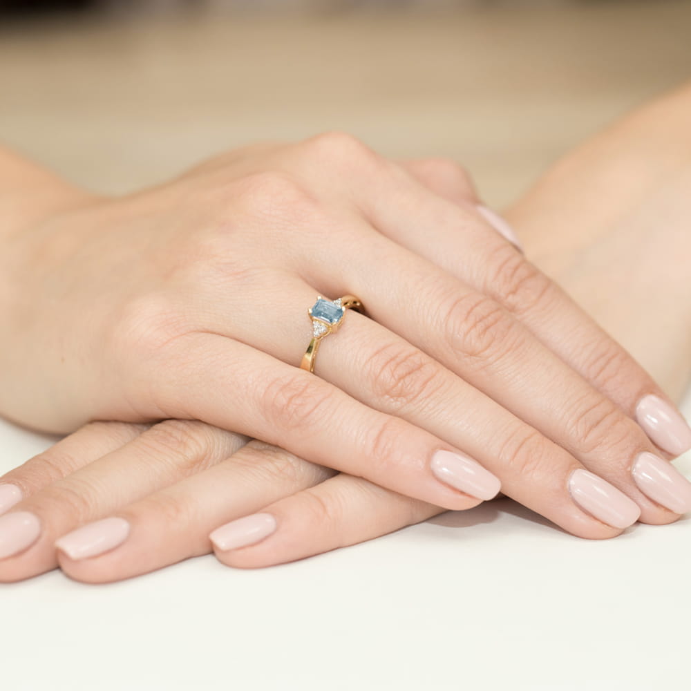 Inel Aur 9K cu Topaz Swiss 0.65 ct si Diamante Naturale 0.03 ct