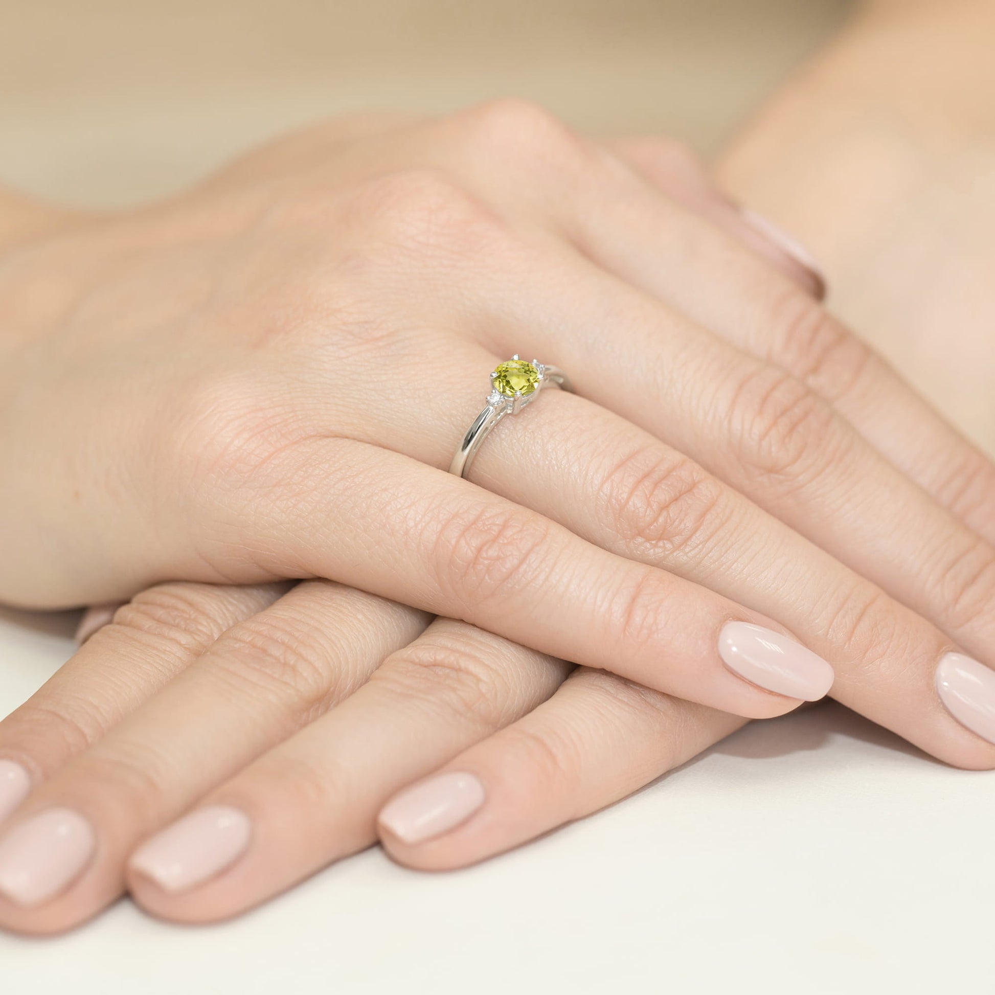 Inel Aur 9K cu Peridot 0.60 ct si Diamante Naturale 0.03 ct