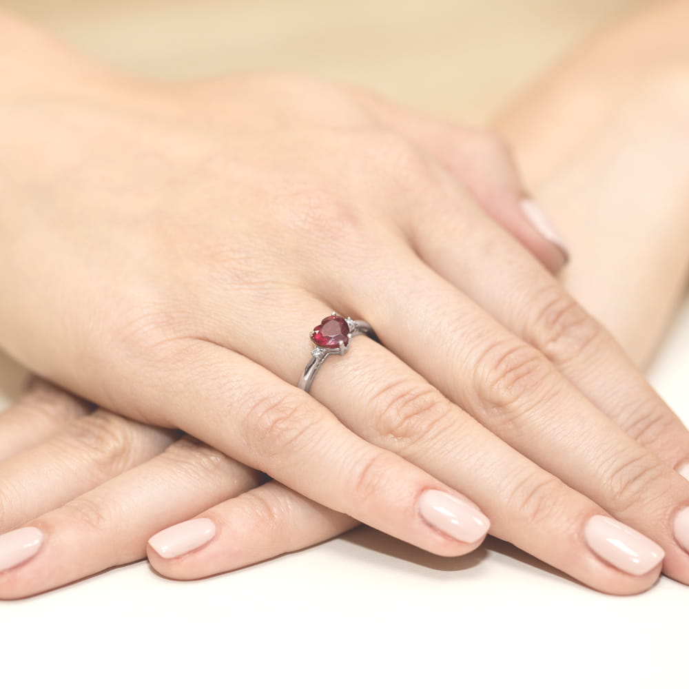 Inel Aur 9K cu Rubin 1.70 ct si Diamante Naturale 0.03 ct