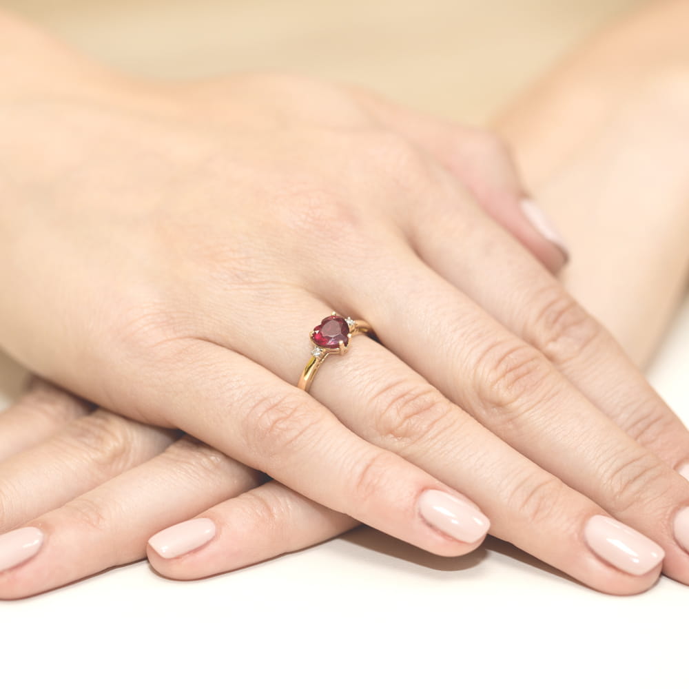 Inel Aur 9K cu Rubin 1.70 ct si Diamante Naturale 0.03 ct