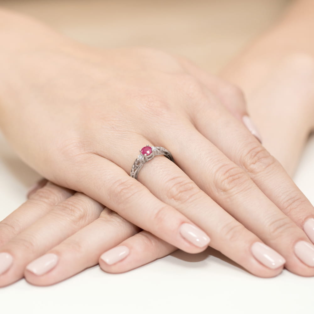 Inel Aur 9K cu Rubin 0.60 ct si Diamante Naturale 0.02 ct
