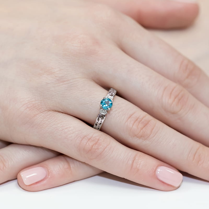 Inel Aur 9K cu Topaz Swiss 0.50 ct si Diamante Naturale 0.02 ct