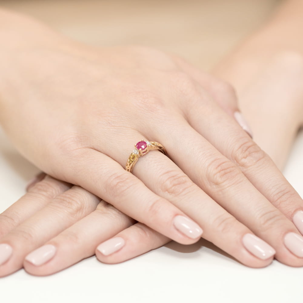 Inel Aur 9K cu Rubin 0.60 ct si Diamante Naturale 0.02 ct