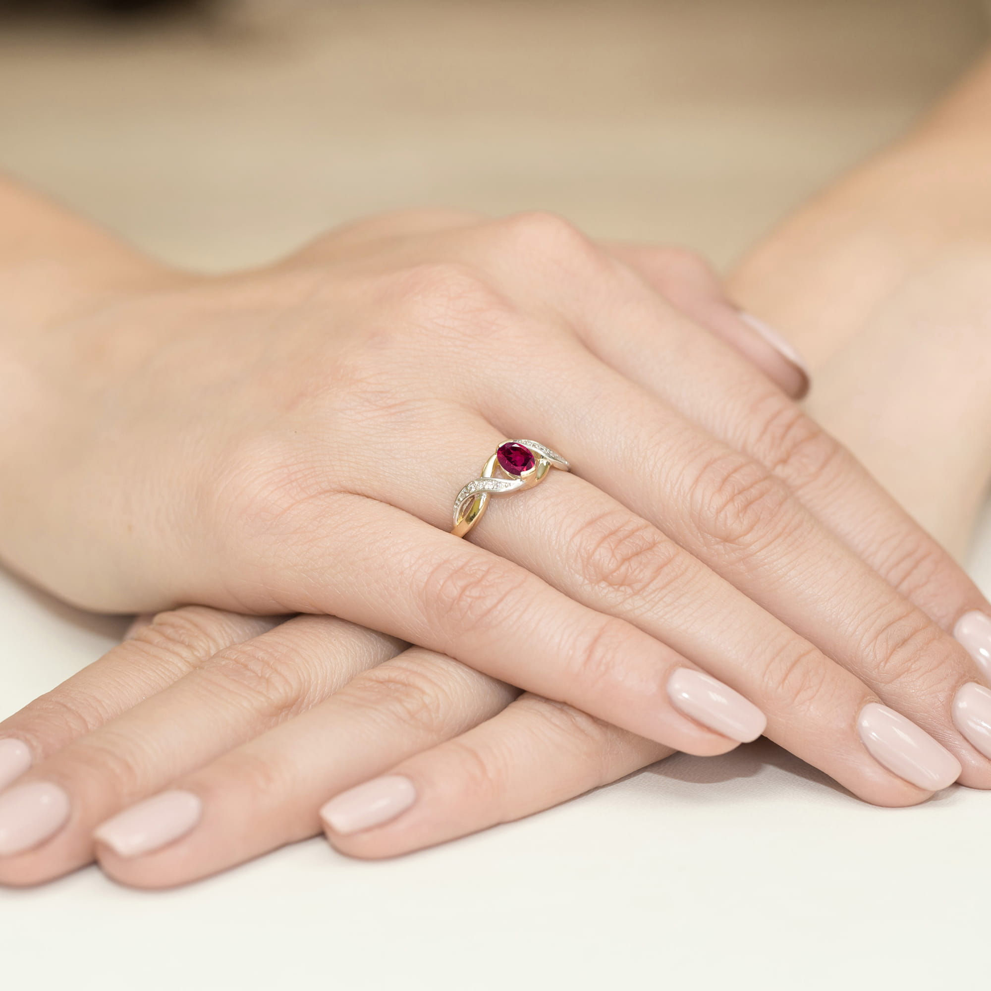 Inel Aur 9K cu Rhodolite 0.50 ct si Diamante Naturale 0.05 ct