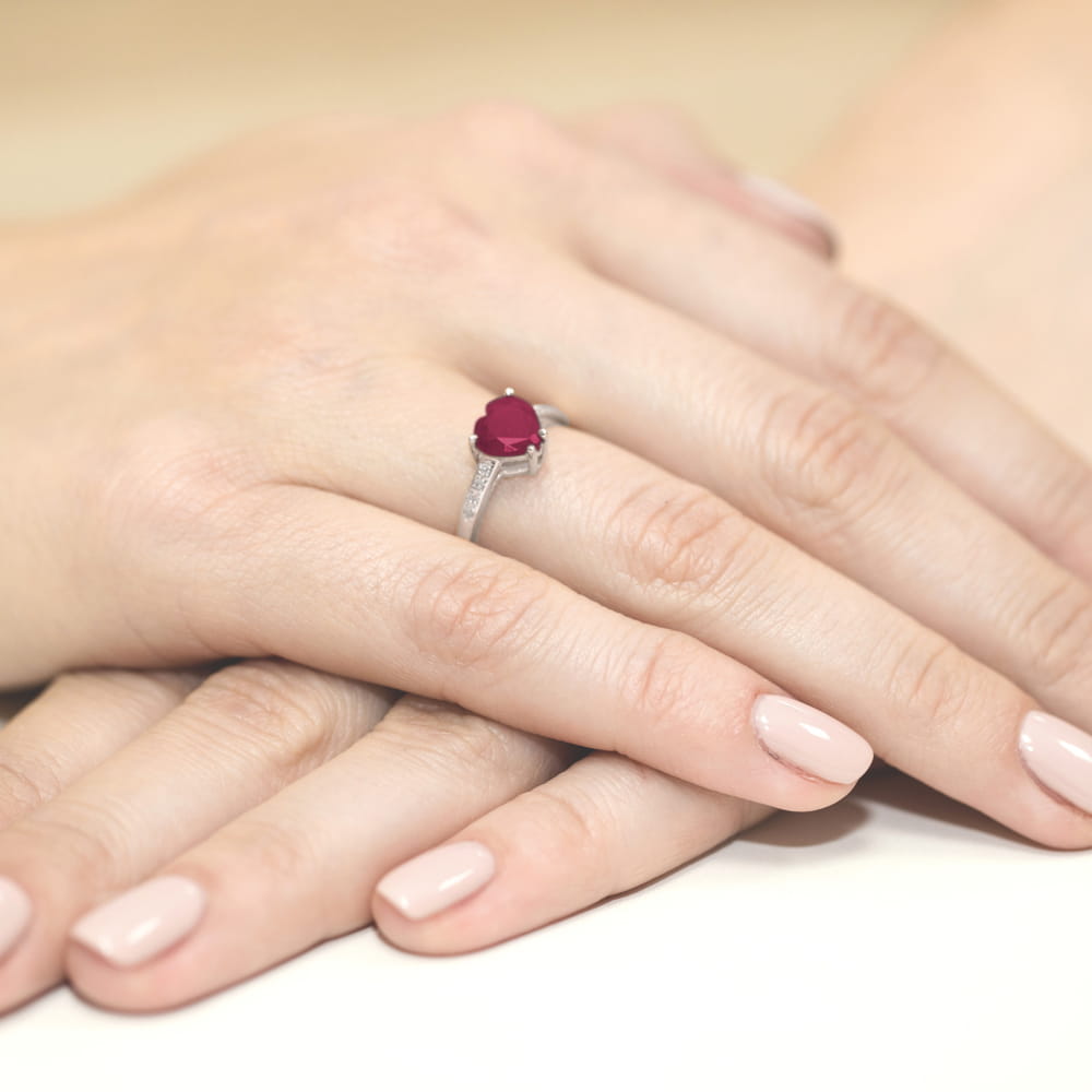 Inel Aur 9K cu Rubin 1.70 ct si Diamante Naturale 0.04 ct