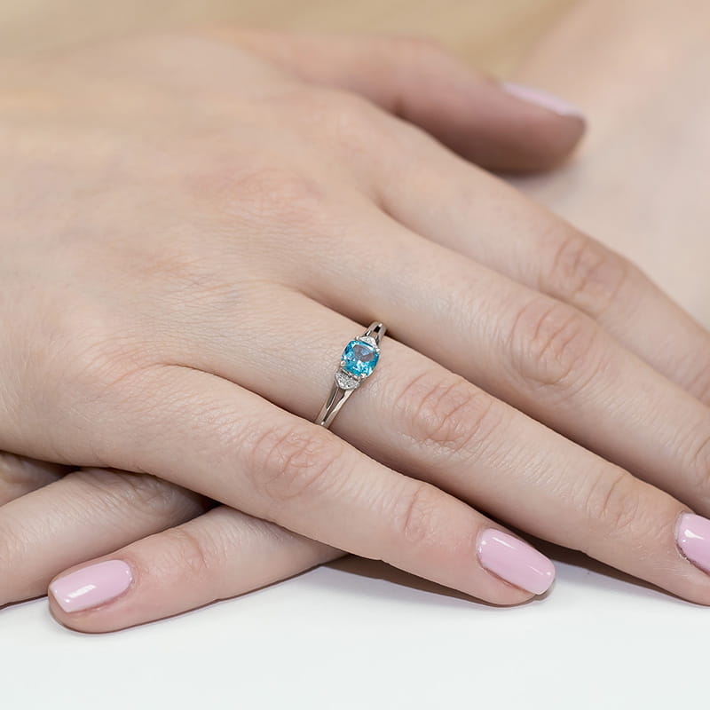 Inel Aur 9K cu Topaz Swiss 0.70 ct si Diamante Naturale 0.01 ct