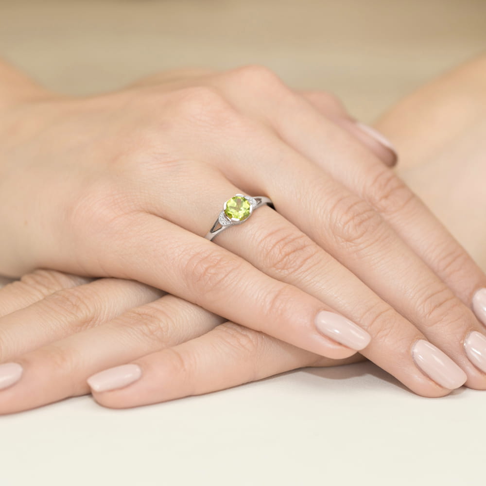 Inel Aur 9K cu Peridot 1.00 ct si Diamante Naturale 0.01 ct
