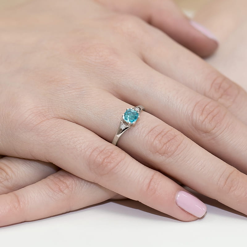 Inel Aur 9K cu Topaz Swiss 0.70 ct si Diamante Naturale 0.03 ct