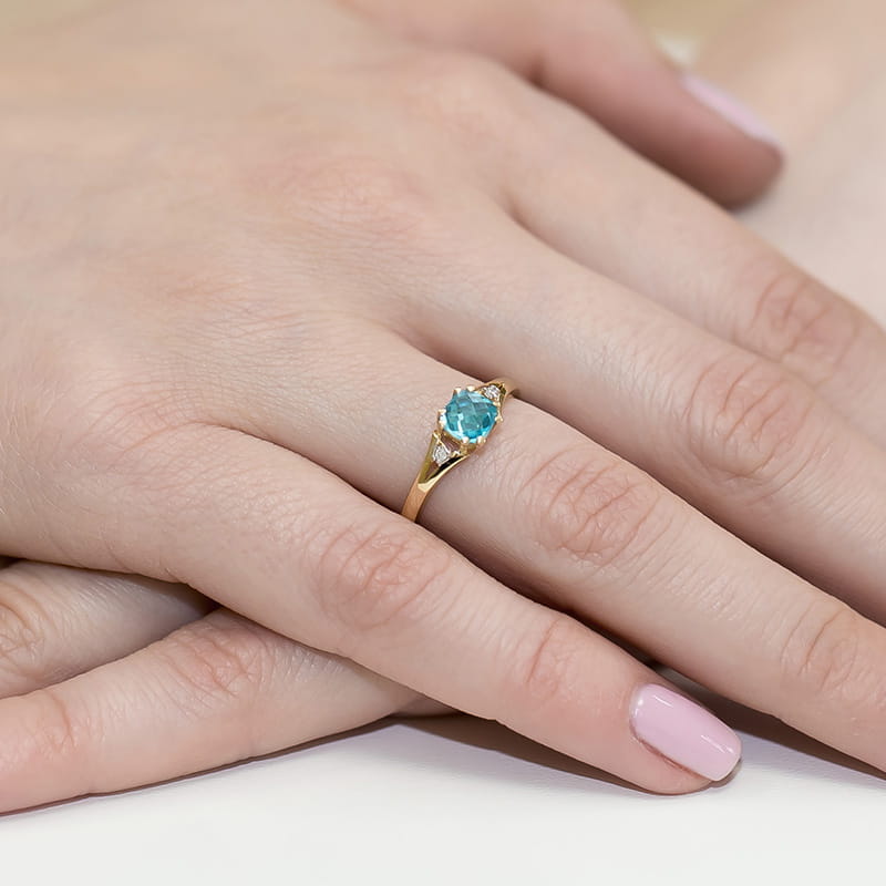 Inel Aur 9K cu Topaz Swiss 0.70 ct si Diamante Naturale 0.03 ct