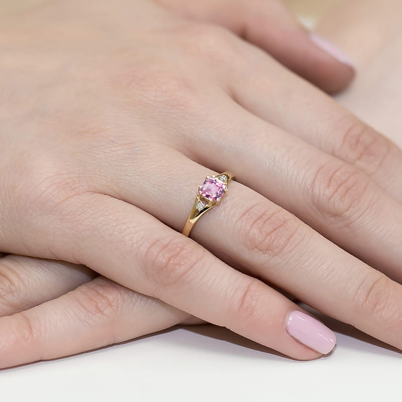 Inel Aur 9K cu Topaz Roz 0.65 ct si Diamante Naturale 0.03 ct