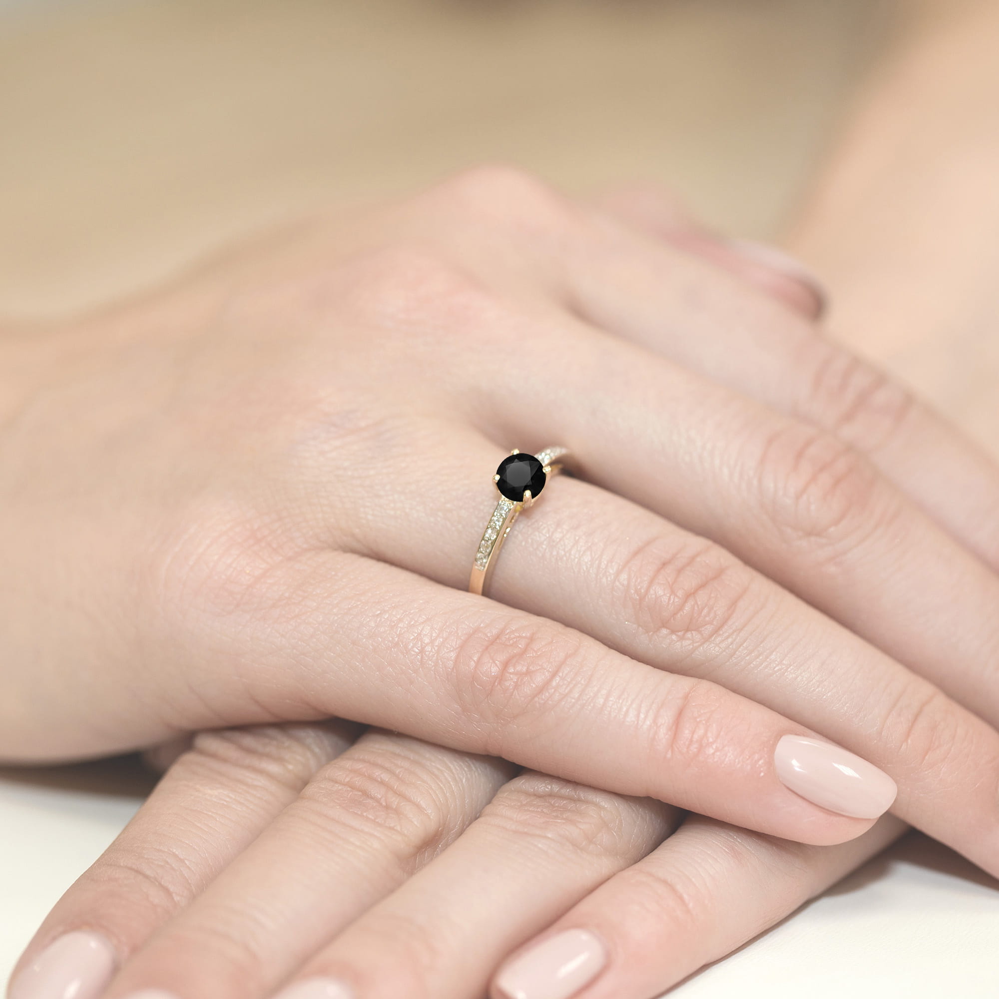 Inel Aur 9K cu Diamante Naturale Albe si Negre 0.55 ct