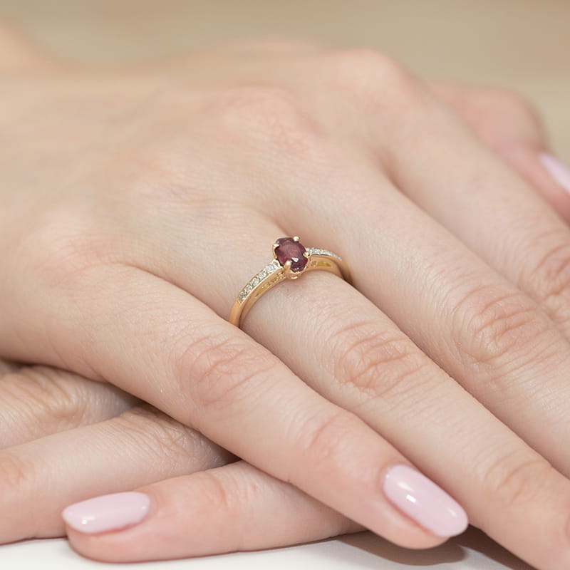 Inel Aur 9K cu Rubin 0.60 ct si Diamante Naturale 0.05 ct
