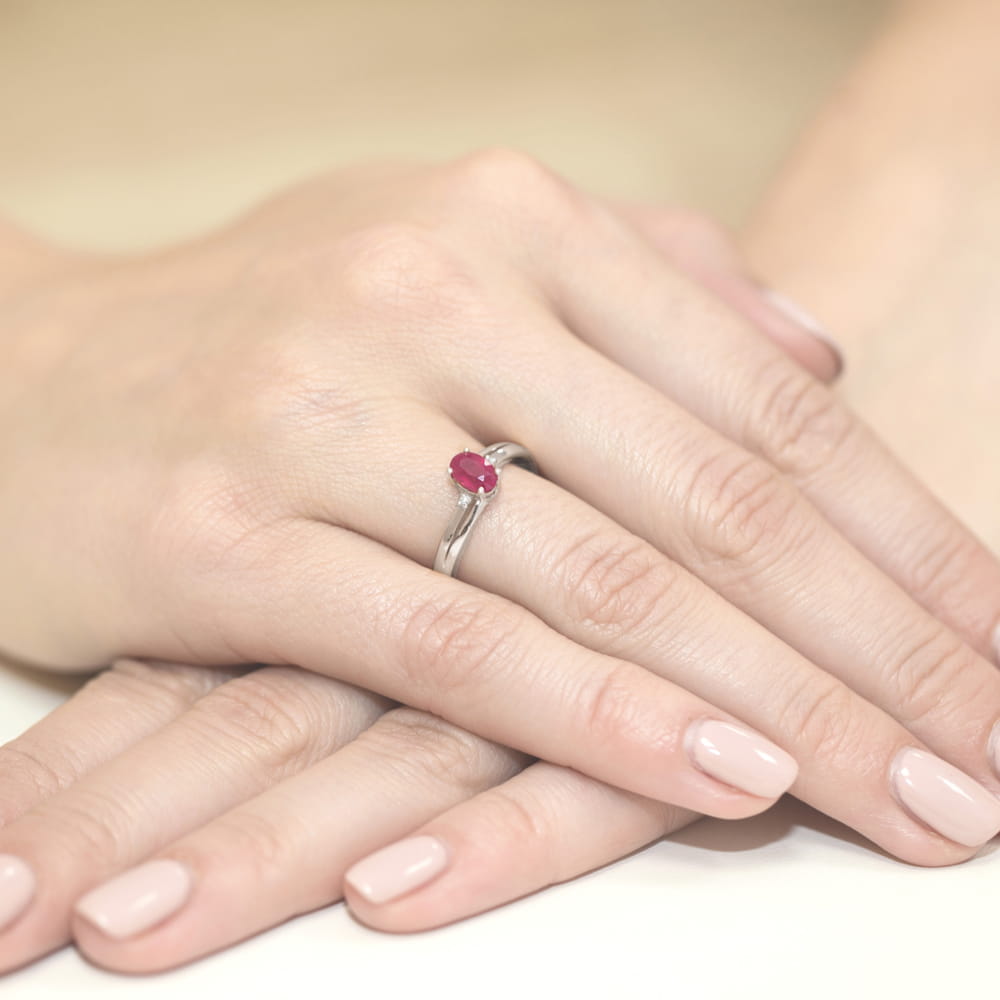 Inel Aur 9K cu Rubin 0.60 ct si Diamante Naturale 0.03 ct