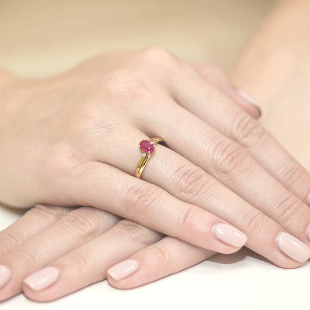 Inel Aur 9K cu Rubin 0.60 ct si Diamante Naturale 0.03 ct